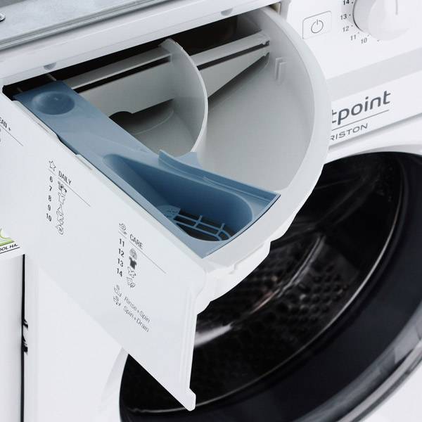 Встраиваемая стиральная машина Hotpoint-Ariston WMHL 71253